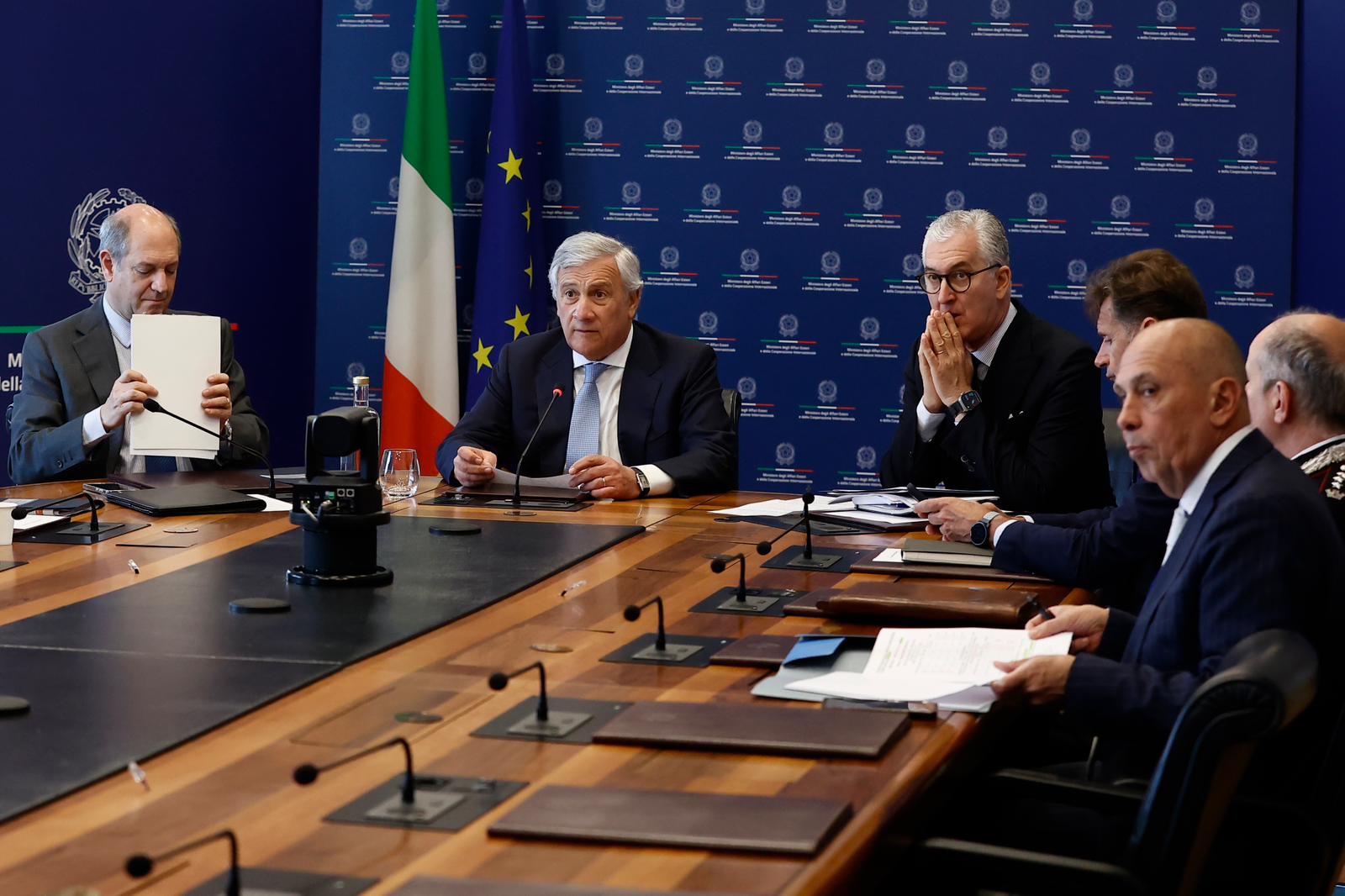Tajani convoca riunioni sulla situazione in Libano e il blocco di Hormuz