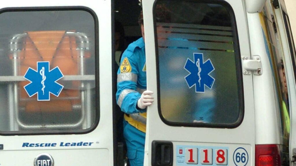Tragedia a Bollengo: padre investe e uccide la figlia di due anni mentre la portava all'asilo