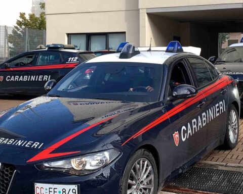 Tragedia a Lignano: muore studente di Monopoli dopo caduta da balcone durante gita scolastica