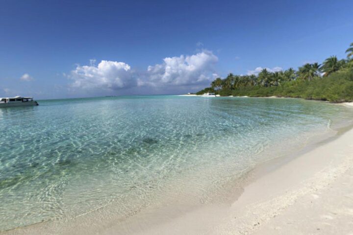 Tragedia in immersione alle Maldive: cinque italiani morti nella zona di Alimathaa