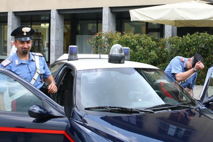 Trapani, undicenne tenta di accoltellare docente e riprende l'aggressione in diretta video