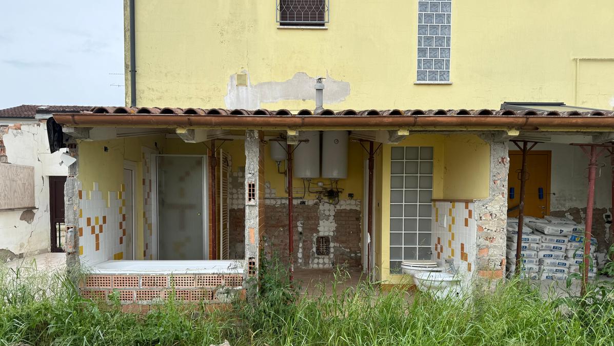Traversara, il dramma della zona rossa: tre anni dopo l’alluvione, la ricostruzione è ferma