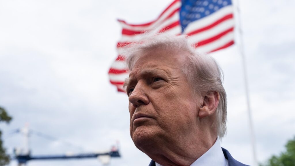 Trump arriva a Pechino senza accordo con l'Iran e cambia atteggiamento sull'uranio