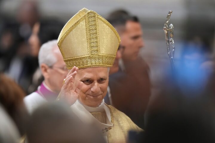 Trump attacca nuovamente il papa, critiche in vista dell'incontro in Vaticano