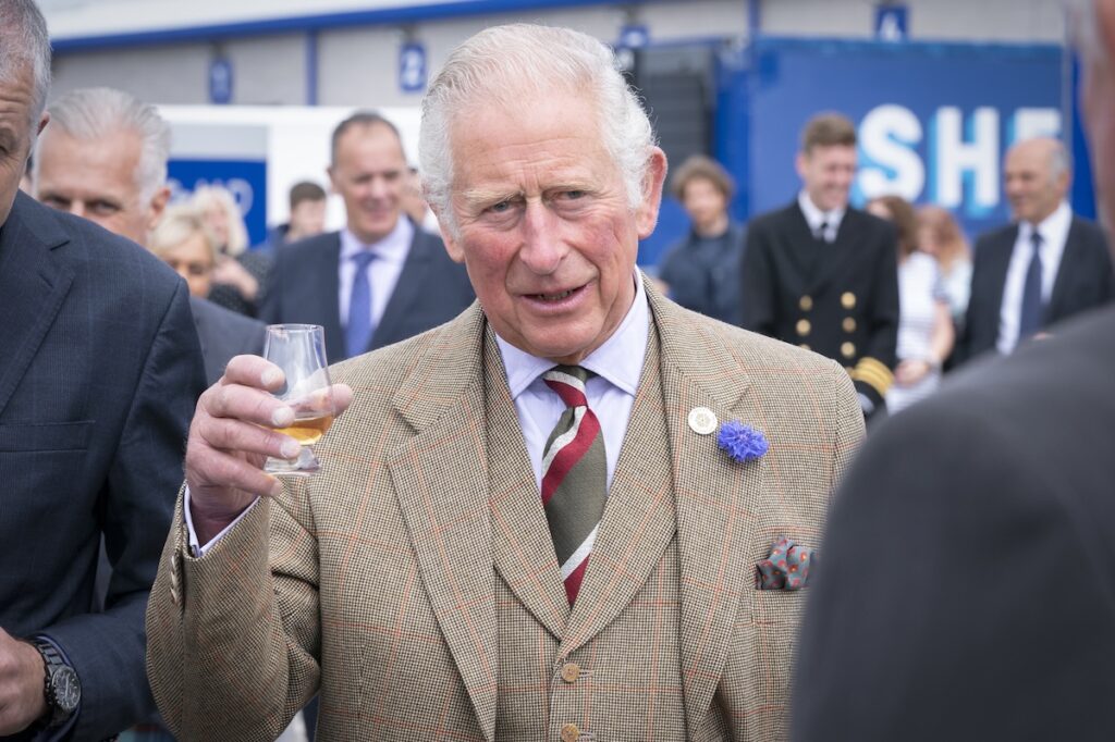 Trump elimina i dazi sul whisky scozzese dopo la visita di re Carlo III agli Stati Uniti