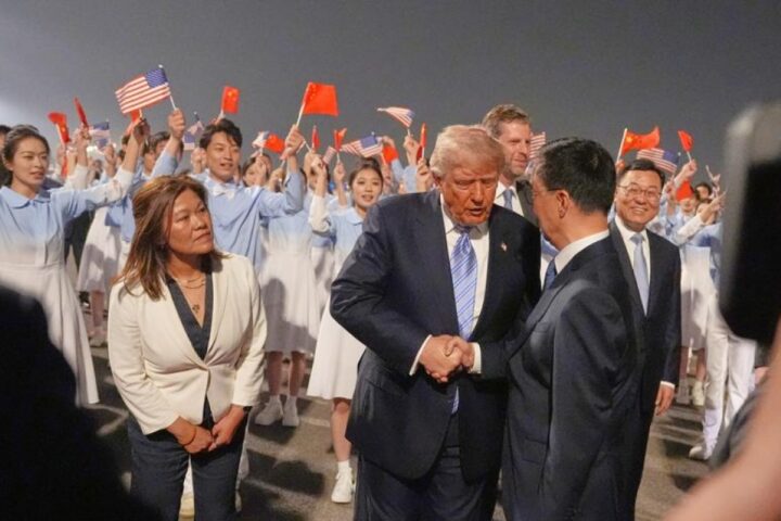 Trump incontra Xi Jinping a Pechino: discussioni su Hormuz, Taiwan e commercio