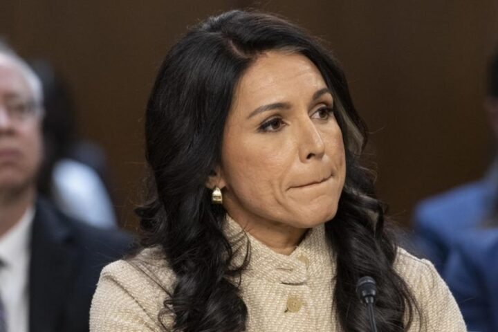 Tulsi Gabbard si dimette da direttrice dell'Intelligence Nazionale per sostenere il marito malato