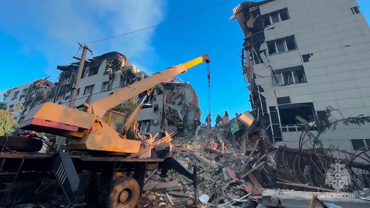 Uccisioni a Starobilsk: Mosca accusa Kiev di bombardamento su un dormitorio studentesco