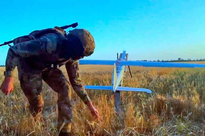 Un drone russo diretto in Ucraina colpisce un condominio a Galati, Romania, ferendo due persone