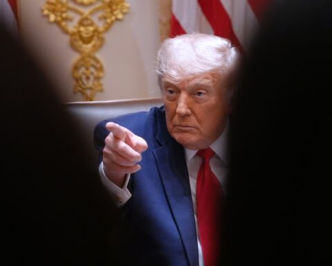 Un tribunale blocca il fondo di Trump per risarcire chi denuncia persecuzioni dall’amministrazione Biden