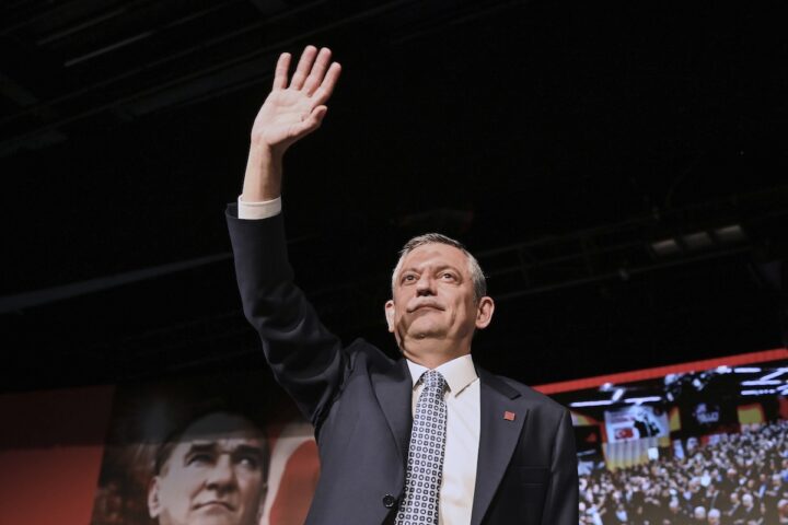 Un tribunale turco impone il cambio di dirigenza al CHP, partito di opposizione principale