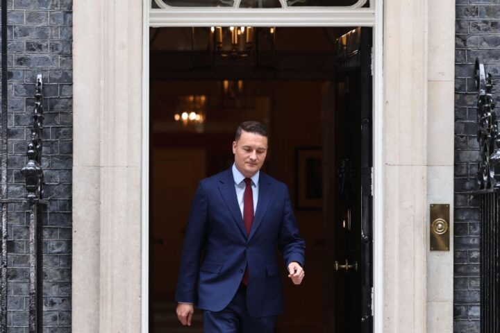 Wes Streeting, ministro della Sanità, sfida Starmer per la leadership laburista