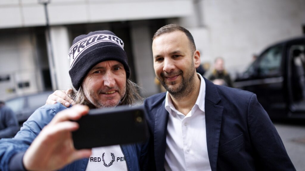 Zack Polanski, leader dei Verdi britannici, contro carceri e Nato: «Serve un mercato regolato per le droghe»