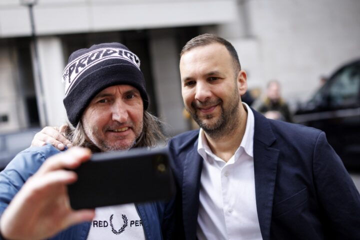 Zack Polanski, leader dei Verdi britannici, contro carceri e Nato: «Serve un mercato regolato per le droghe»
