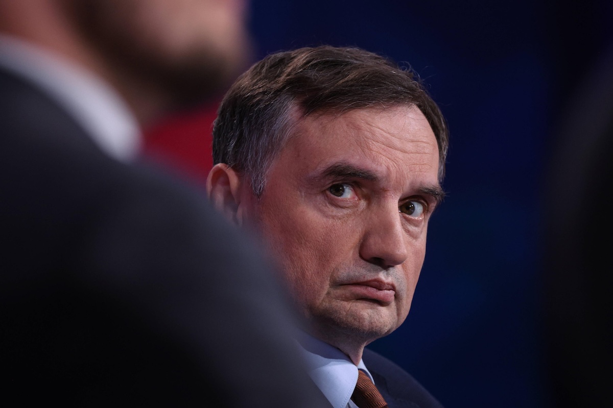 Zbigniew Ziobro fugge negli Stati Uniti dopo essere scappato dall'Ungheria per 26 accuse penali