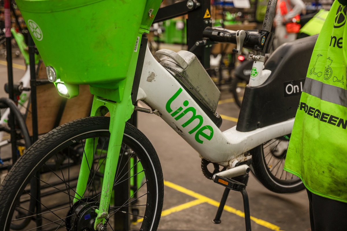 A Londra nasce il termine "gamba da Lime" per le fratture causate da incidenti in bici sharing