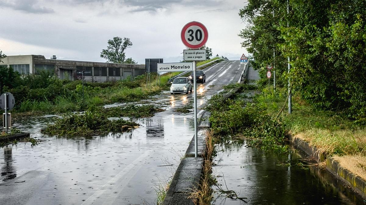 Arrivo di temporali e instabilità atmosferica in Italia: attesi fenomeni violenti e downburst