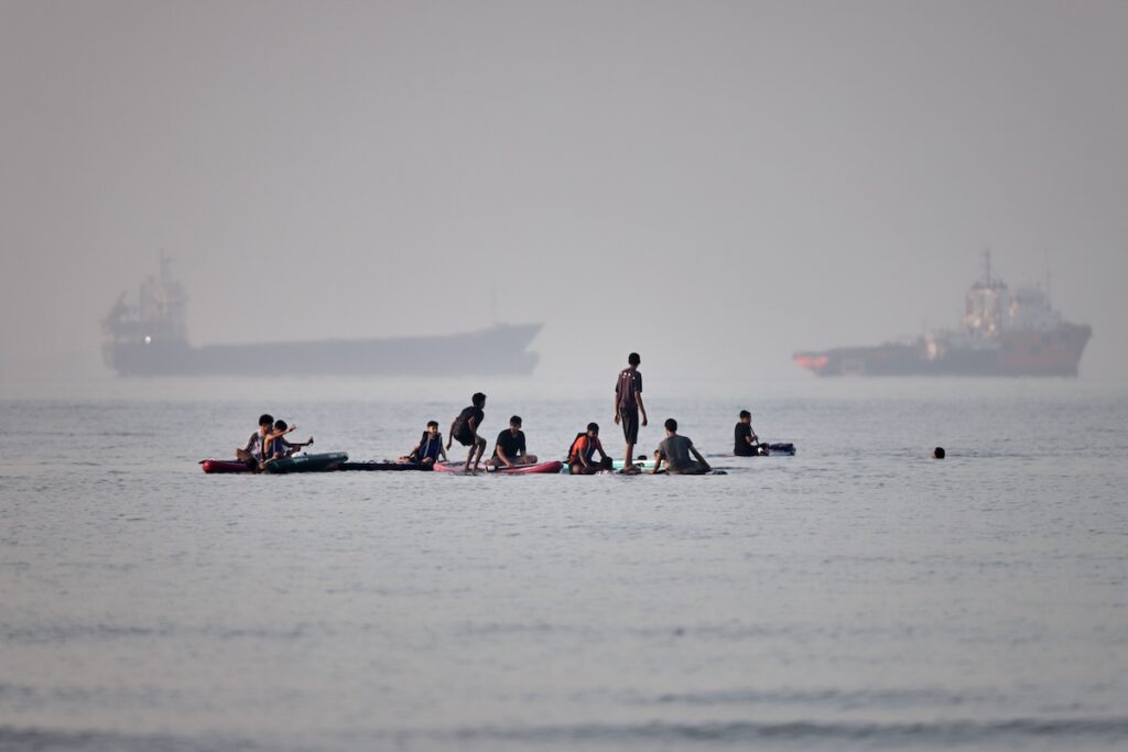 Attacchi reciproci tra Stati Uniti e Iran nel Golfo Persico dopo il cessate il fuoco