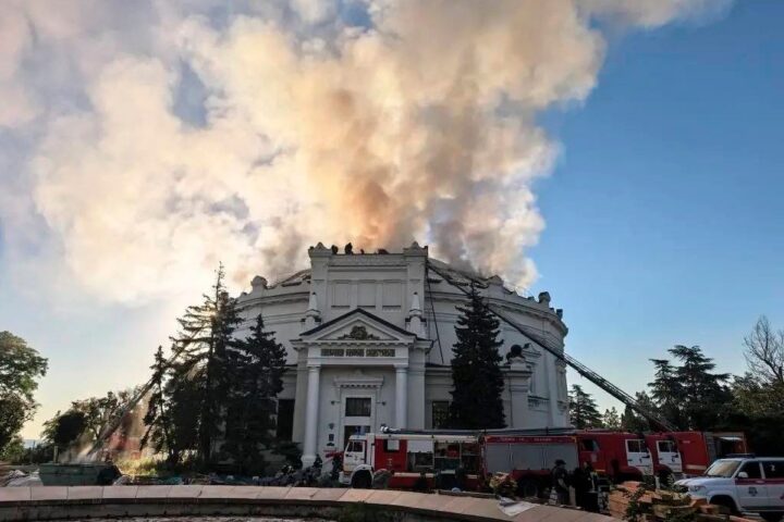 Attacchi ucraini mirano a isolare la Crimea, colpito ponte ferroviario strategico