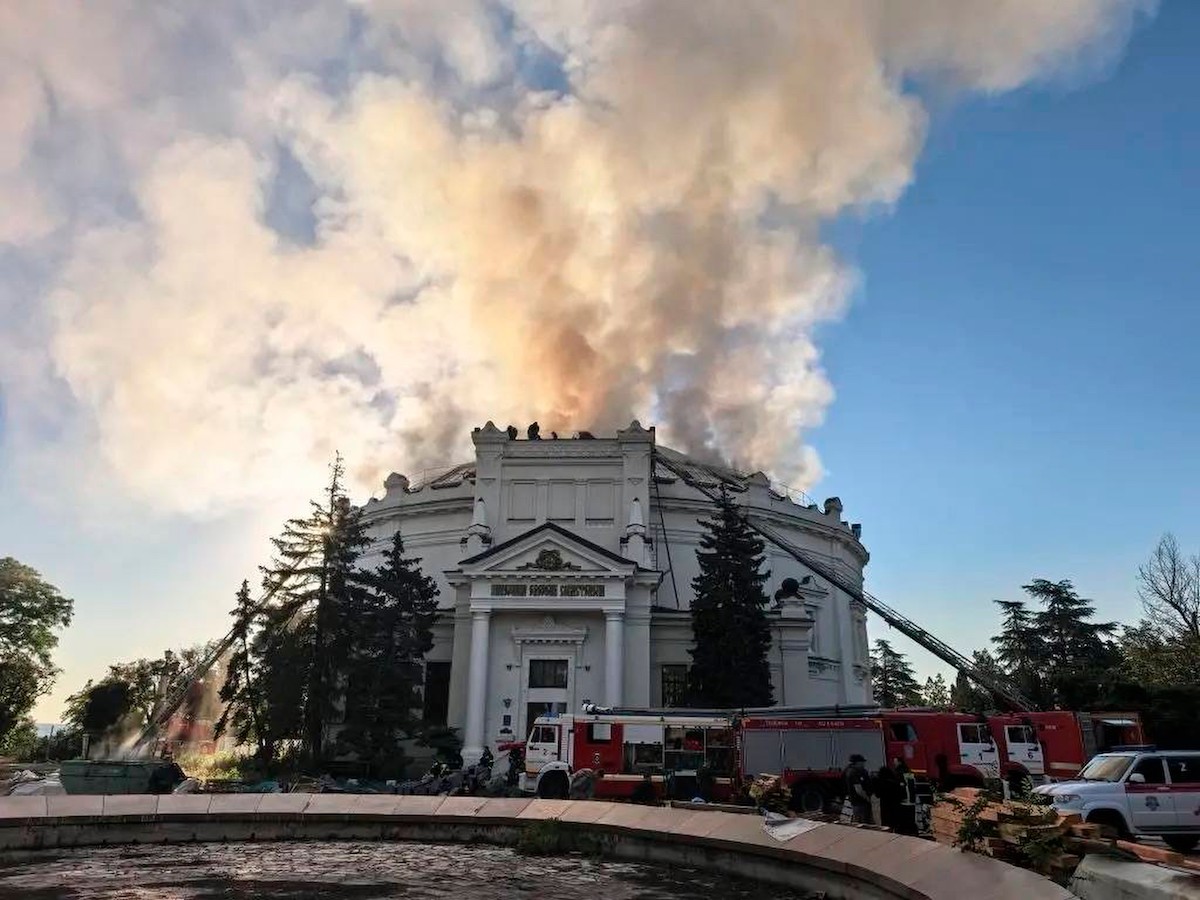 Attacchi ucraini mirano a isolare la Crimea, colpito ponte ferroviario strategico
