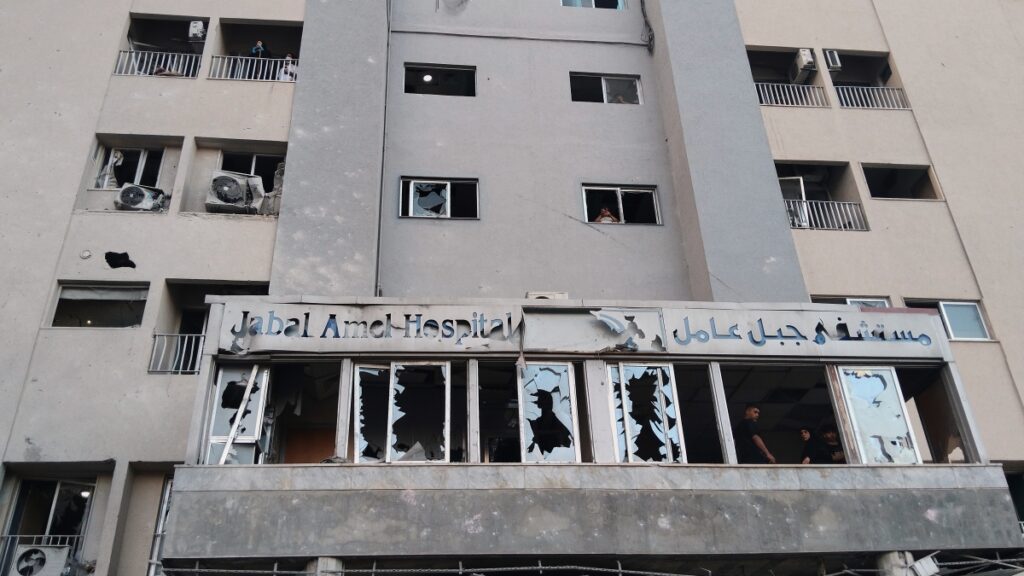Attacco aereo israeliano all'ospedale Jabal Amel: 4 morti e decine di feriti secondo Medici Senza Frontiere