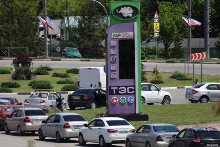 Attacco ucraino in Crimea: la penisola rimane senza carburante per i civili, Zelensky annuncia colpi agli hub petroliferi
