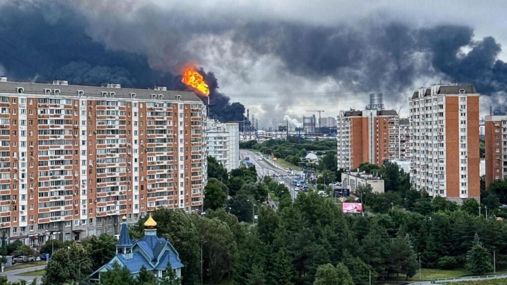 Attacco ucraino su Mosca: fumo nero nel cielo e 16 feriti tra le vittime russe