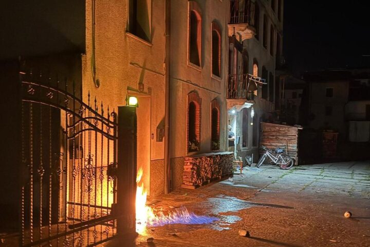 Attentato contro il cronista Cappellari a Caivano: incendiata la sua casa con bombe Molotov