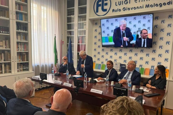 Augusto Barbera riceve il premio Einaudi per il suo impegno nelle battaglie liberali a Roma