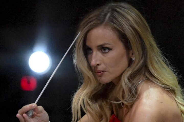 Beatrice Venezi impugna la rescissione del contratto con il Teatro La Fenice di Venezia