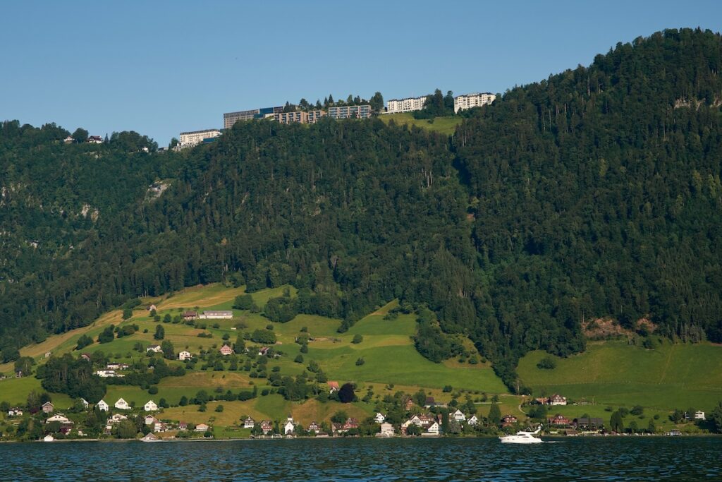 Bürgenstock: il resort svizzero al centro dei negoziati tra Iran e Stati Uniti
