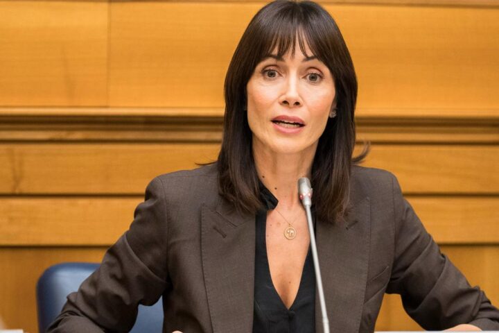 Carfagna: proposta di legge per limitare l'accesso ai social per minori di 13 anni