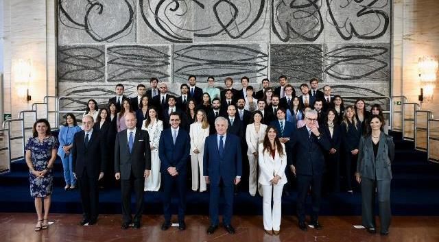 Cerimonia di giuramento alla Farnesina per 46 nuovi diplomatici, il 46% sono donne