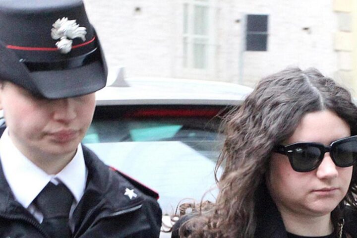Chiara condannata a 24 anni per omicidio premeditato del figlio sepolto nel giardino di casa a Traversetolo