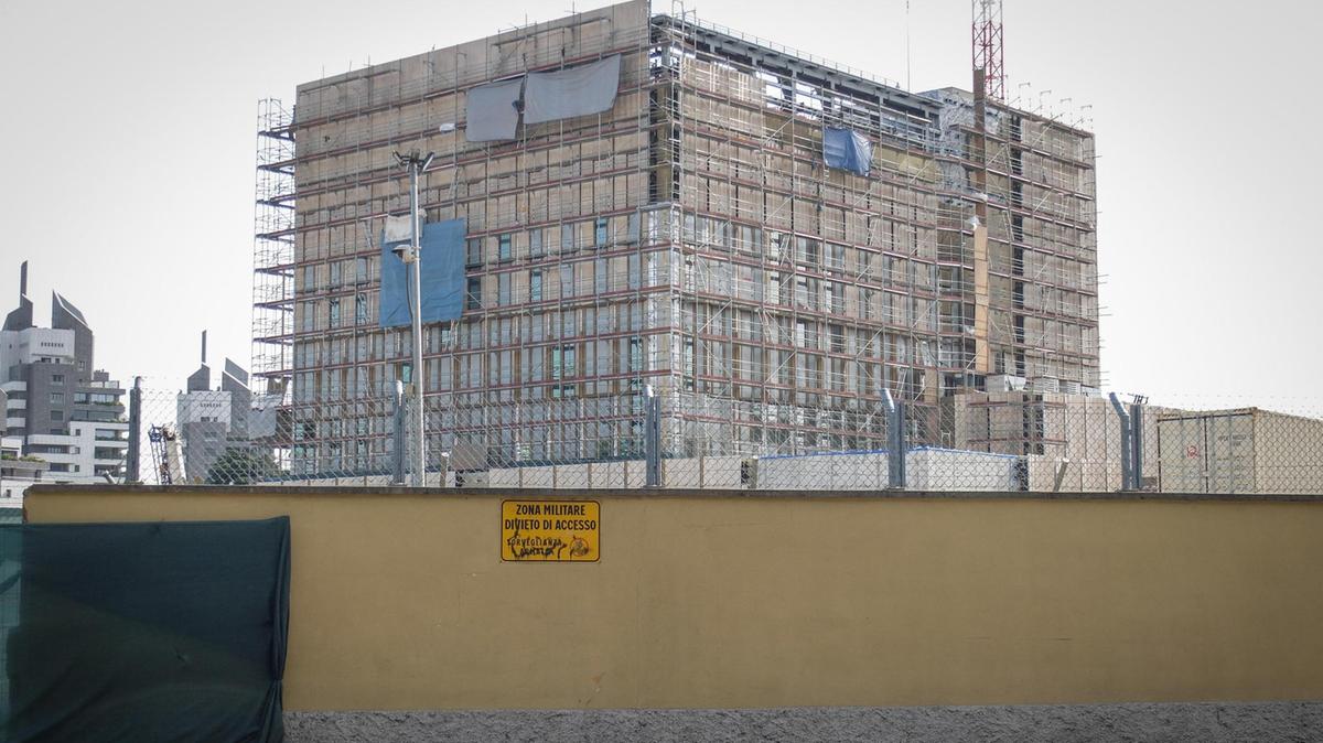 Chiesto il carcere per il manager di Caddell Construction accusato di sfruttamento dei lavoratori per il consolato Usa a Milano