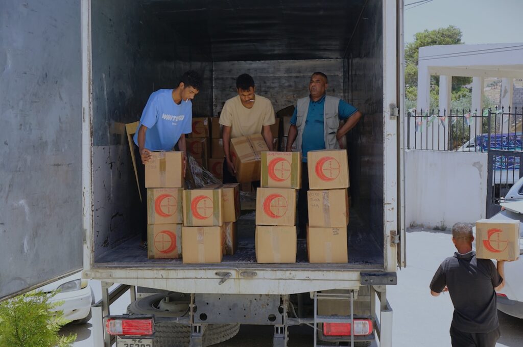 Cibo raccolto a Genova per Gaza distribuito ai profughi in Cisgiordania dopo mesi di attesa
