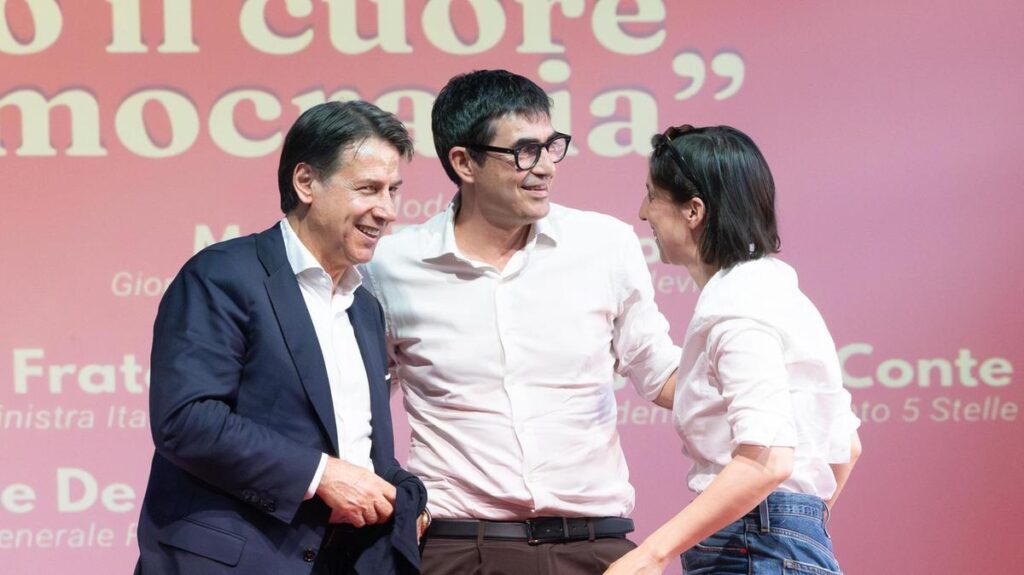 Conte cerca voti moderati, il confronto si intensifica nel campo progressista