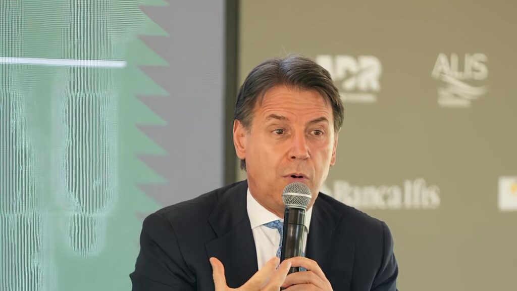 Conte: "Noi siamo progressisti, non di sinistra" durante il Forum in Masseria a Manduria