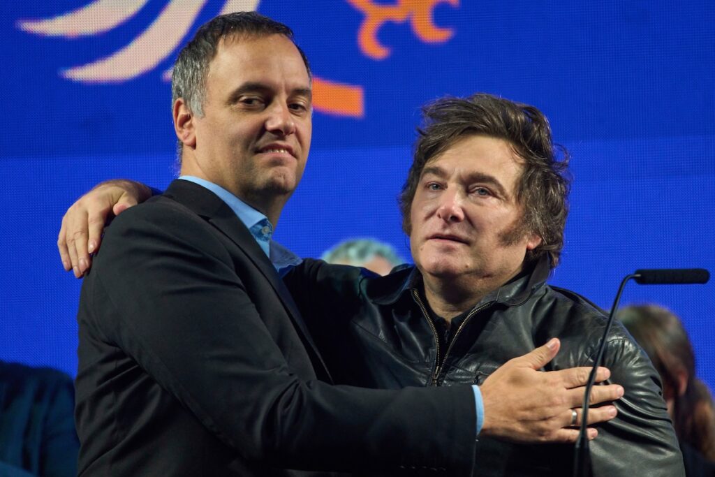 Dimissioni di Manuel Adorni, capo di gabinetto di Javier Milei, per accuse di corruzione