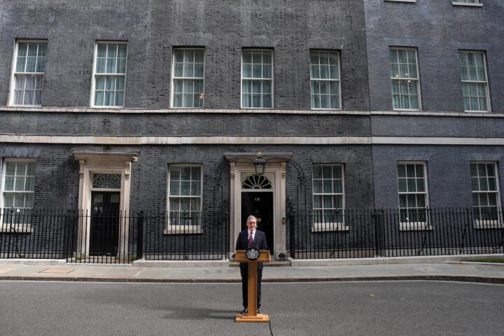 Dimissioni di Starmer in Regno Unito: Andy Burnham favorito nella corsa alla leadership laburista
