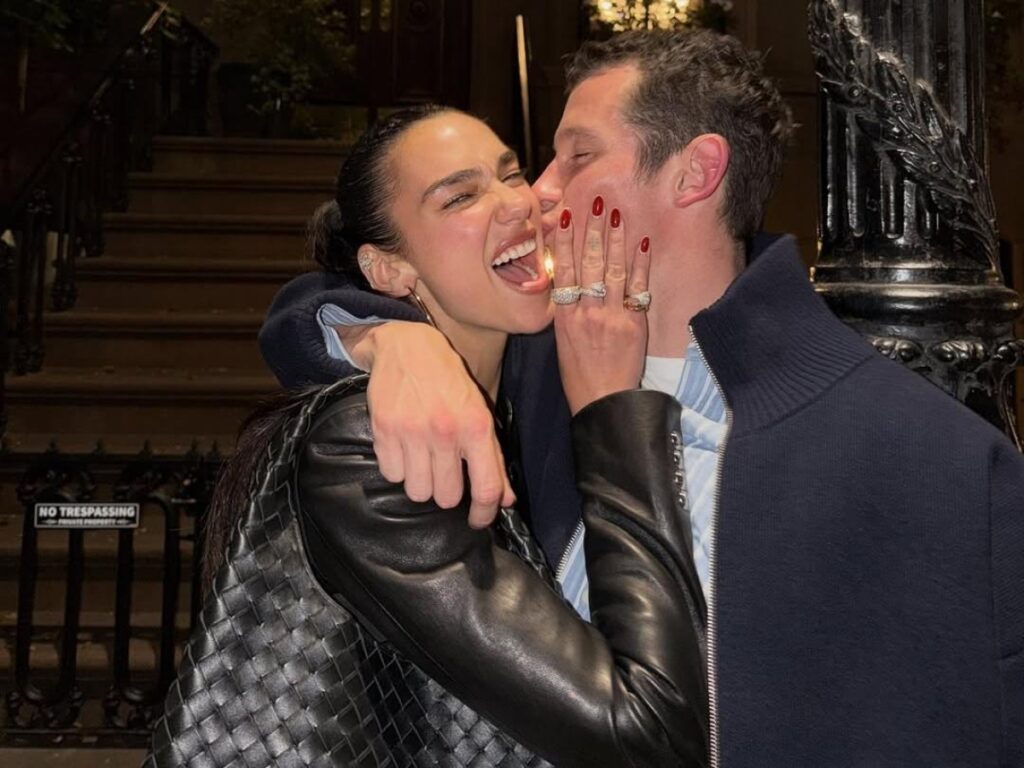 Dua Lipa e Callum Turner si sono sposati in segreto a Londra con otto invitati