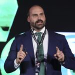 Eduardo Bolsonaro condannato a quattro anni per tentativo di influenzare il processo contro il padre Jair Bolsonaro