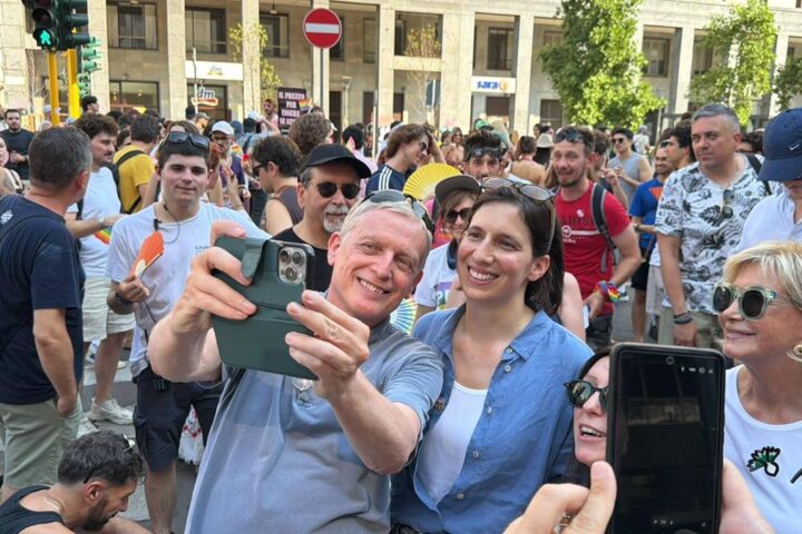 Elly Schlein al Gay Pride di Milano: "L’omotransfobia uccide, serve una legge urgente"