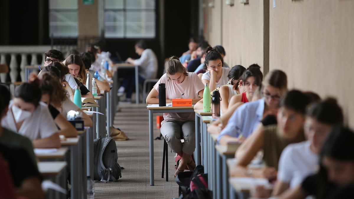 Esami di maturità 2026: 527.747 studenti affrontano la prima prova scritta con sette tracce disponibili