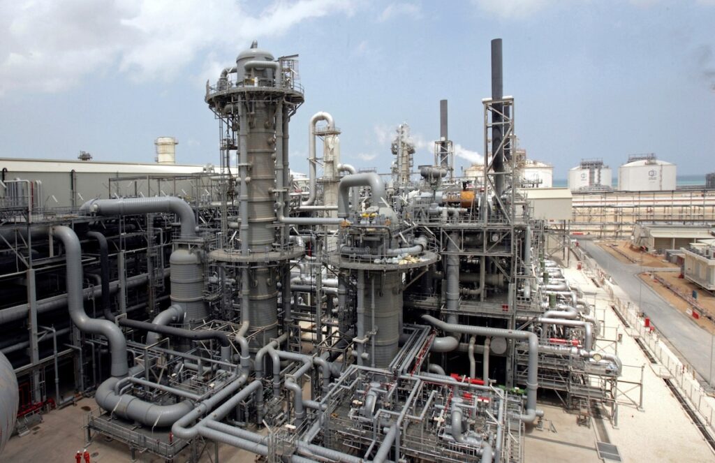 Esplosione in impianto di gas naturale in Qatar: 13 morti e 66 feriti a Ras Laffan