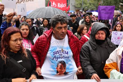 Femminicidio della 14enne Agostina Vega suscita proteste in Argentina e critica alle misure di Milei