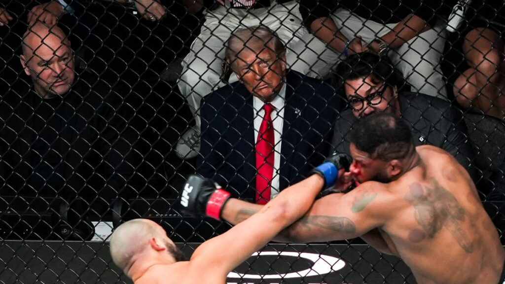 Festa storica per gli ottant'anni di Trump alla Casa Bianca con gladiatori e monete commemorative