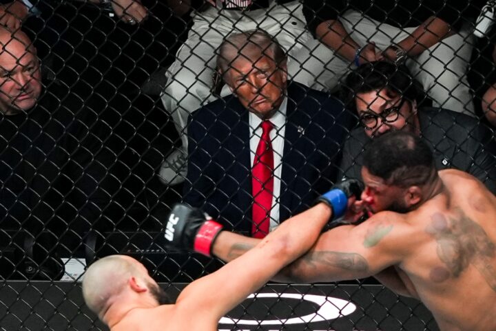 Festa storica per gli ottant'anni di Trump alla Casa Bianca con gladiatori e monete commemorative