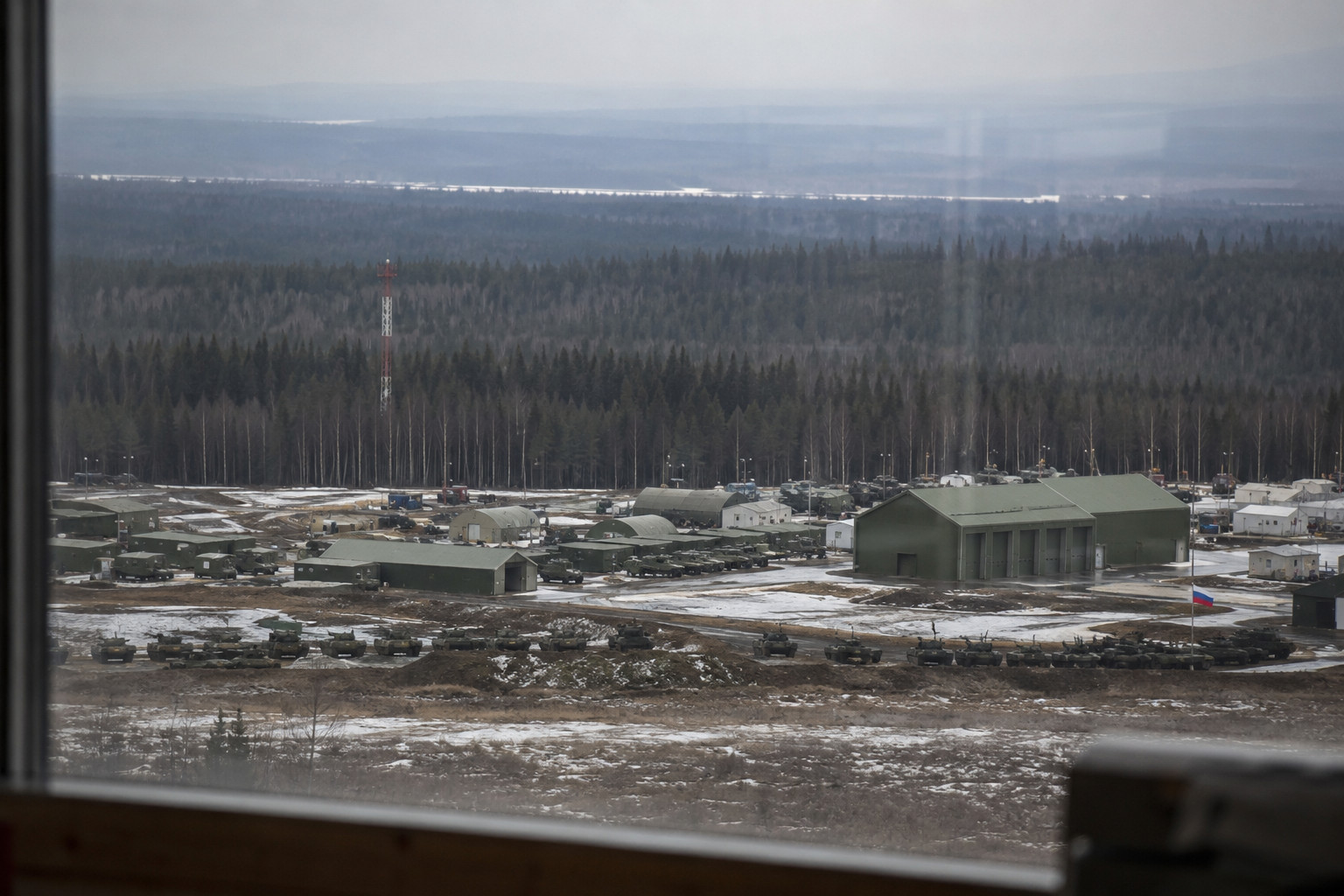 La Russia costruisce una base militare vicino al confine finlandese, rafforzando il fianco nord della Nato