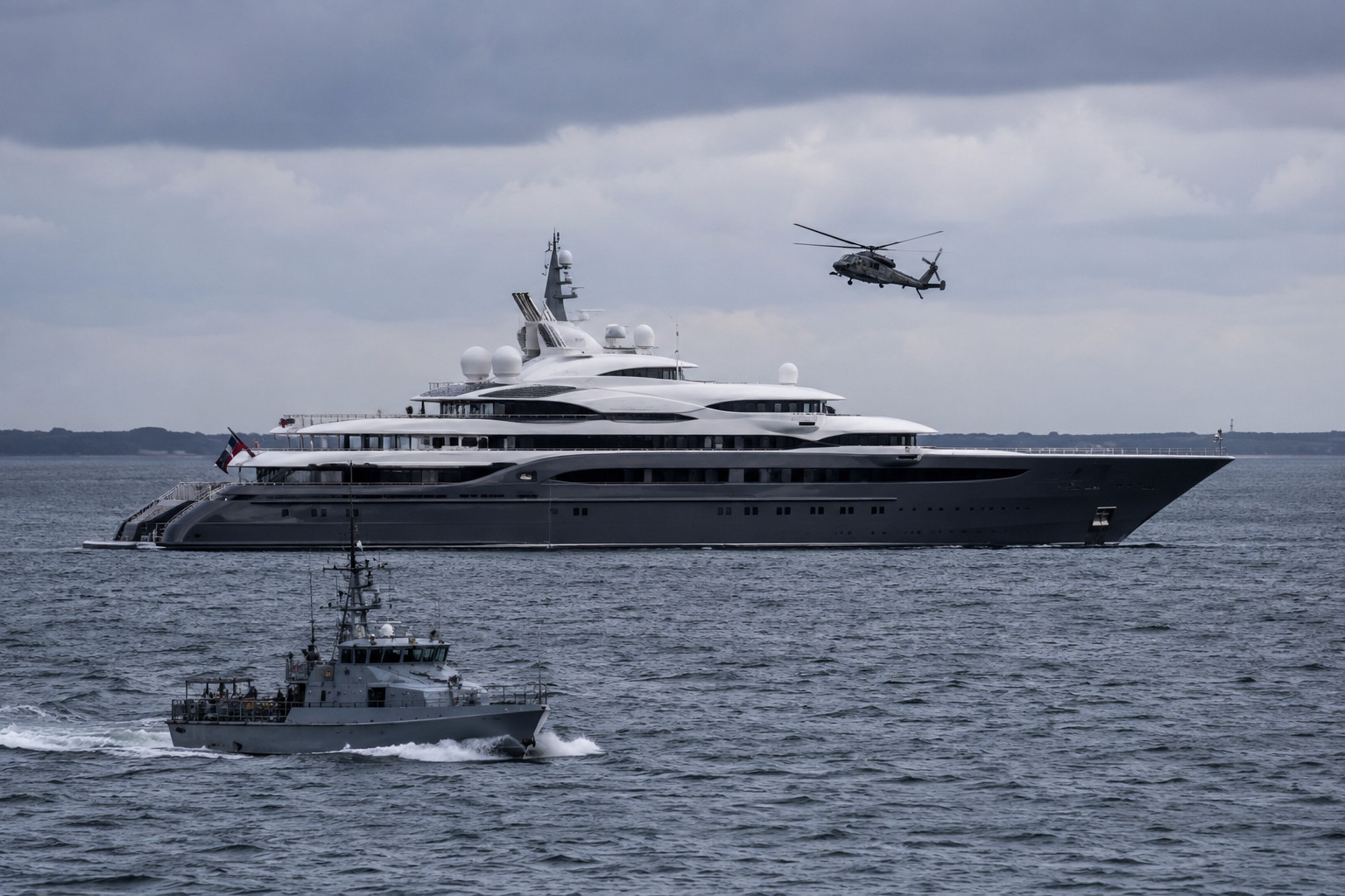 Superyacht di oligarca legato al Cremlino nei mari danesi: allarme spionaggio per le infrastrutture Nato